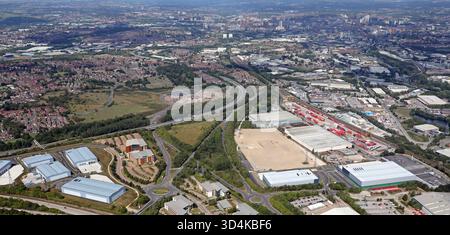 Aus der Vogelperspektive von Stourton (und Hunslet) mit Blick auf den Nordwesten in Richtung der Skyline des Stadtzentrums von Leeds Stockfoto