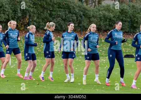 London Colney, Großbritannien. November 2025. Das Arsenal Women's Team trainiert im Sobha Realty Training Centre vor dem Spiel der UEFA Women's Champions League gegen Bayern München. Quelle: Suzanne Lycett/Alamy Live News. Stockfoto
