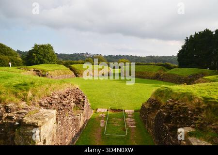 Römisches Amphitheater in der antiken römischen Stadt Caerleon, Newport, Südwales, Großbritannien Stockfoto