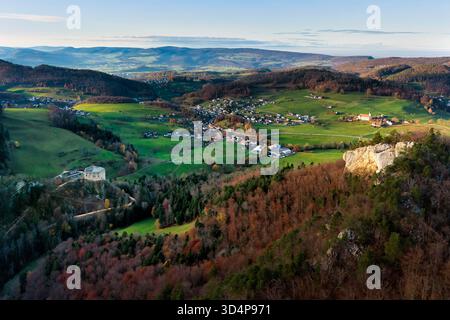 Die berühmten Gilgenberg-Ruinen in Zullwil SO, Schweiz Stockfoto