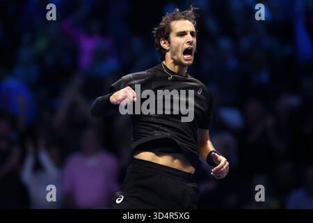 Turin, Italien. November 2025. Lorenzo Musetti aus Italien feiert am dritten Tag des Nitto ATP World Tour Finals das Round Robin-Einzelspiel zwischen Lorenzo Musetti aus Italien und Alex de Minaur aus Australien. Quelle: Marco Canoniero/Alamy Live News Stockfoto