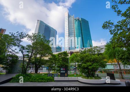 Dentsu Hauptsitz (links) und Shiodome City Center (rechts) in Minato City in Tokio, Japan. Stockfoto