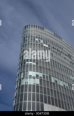 Modernes Hochhaus am Graf-Adolf-Platz in Düsseldorf Stockfoto