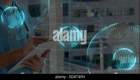 Schreiben des Dokuments mit Tablette mit Stift am Glasfenster mit Scheuern Stethoskop AR Globen, Kopierraum Stockfoto