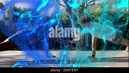 Mit Partnerplanke, zwei Tanktops, die Hände auf hölzernem Hinterhof-Deck halten, blaue Überzüge Stockfoto