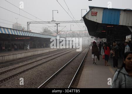 SAWAI MADHOPUR, RAJASTHAN, INDIEN - 2. FEBRUAR 2024 die India Railways Sawai Madhopur Junction Railway Station SWM Stockfoto