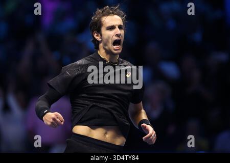 Turin, Italien. November 2025. Lorenzo Musetti aus Italien feiert am dritten Tag des Nitto ATP World Tour Finals das Round Robin-Einzelspiel zwischen Lorenzo Musetti aus Italien und Alex de Minaur aus Australien. Quelle: Marco Canoniero/Alamy Live News Stockfoto