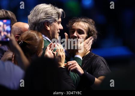 Turin, Italien. November 2025. Lorenzo Musetti aus Italien feiert am dritten Tag des Nitto ATP World Tour Finals das Round Robin-Einzelspiel zwischen Lorenzo Musetti aus Italien und Alex de Minaur aus Australien. Quelle: Marco Canoniero/Alamy Live News Stockfoto