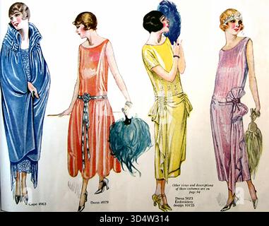 TWENTIES STELLT im Februar 1924 Eine Seite des amerikanischen Delineator-Magazins HER, auf der verschiedene Abendkleider gezeigt werden, darunter ein Abendkleid links. Stockfoto