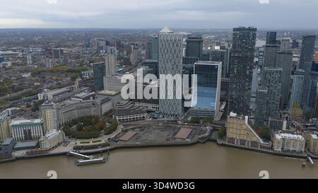 London, Great Londen, England, 29. Oktober, 2025: Canary Wharf, Finanzviertel in London. Stockfoto