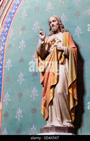 Saint-Pol-de-Léon, Finistère, Frankreich - 7. August 2017: Statue Jesu in der Kapelle Notre-Dame du Kreisker in Saint-Pol-de-Léon, Bretagne, Frankreich Stockfoto