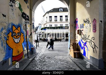 Straßenszene von Passage des Abbesses - Montmartre - Paris Stockfoto