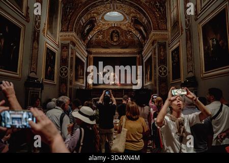 St. Johns Co-Cathedral, Valletta, Malta, Caravaggio, Enthauptung des Heiligen Johannes des Täufers, Kunstwerk, Barockmalerei, Kunstgeschichte, Tourismus, Besucher, Kunstbetrachtung, Malteserorden, Sakralbau, religiöse Kunst, UNESCO-Welterbe, Barocke Architektur, Kunstgalerie, Gemäldesaal, Kirchenkunst, Heiliger Johannes, Kunstmuseum, Pilgerort, barocke Dekoration, Goldverzierung, Innenarchitektur, Kunstliebhaber, Kulturdenkmal, Malerei, Kunstreise, barocke Pracht, Architekturdetail, Ausstellung, Touristenattraktion, Kunstfotografie, Religiöses Motiv, Kunstwerkaufnahme, Malteserkreuz, Kulturstätte, Sakral Stockfoto