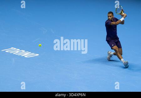 Felix Auger-Aliassime (CAN) in Aktion während seines Spiels gegen Ben Shelton (USA) am vierten Tag des Nitto ATP Finals in der Inalpi Arena in Turin, Italien. Bilddatum: Mittwoch, 12. November 2025. Stockfoto