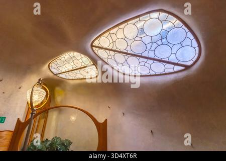Casa Batlló wurde von Antoni Gaudi entworfen und ist ein Gebäude von Passeig de Gràcia im Zentrum von Barcelona, Katalonien, Spanien. Stockfoto