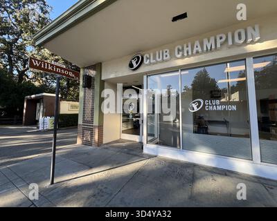 Lafayette, Usa. Oktober 2025. Fassade des Club Champion Golf Equipment Stores, Lafayette, Kalifornien, 17. Oktober 2025. (Foto: Smith Collection/Gado/SIPA USA) Credit: SIPA USA/Alamy Live News Stockfoto