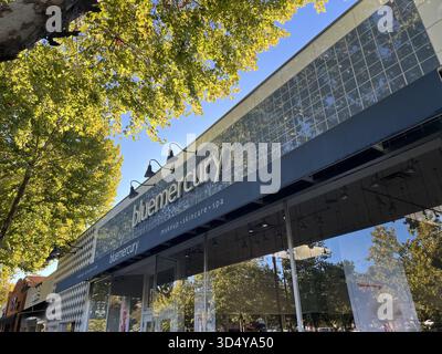 Lafayette, Usa. Oktober 2025. Fassade des Kosmetikgeschäfts BlueMercury, Lafayette, Kalifornien, 17. Oktober 2025. (Foto: Smith Collection/Gado/SIPA USA) Credit: SIPA USA/Alamy Live News Stockfoto