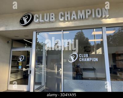 Lafayette, Usa. Oktober 2025. Fassade des Club Champion Golf Equipment Stores, Lafayette, Kalifornien, 17. Oktober 2025. (Foto: Smith Collection/Gado/SIPA USA) Credit: SIPA USA/Alamy Live News Stockfoto