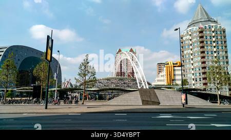 Rotterdam, Niederlande - 22. August 2018 - ikonische rotterdamer Architektur mit einzigartigen Gebäuden und modernem Design. Stockfoto