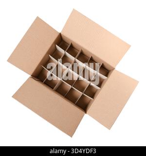 Offener Karton mit Trennwänden innen isoliert auf weißem Hintergrund. Nahaufnahme, Draufsicht. Box für den sicheren Transport zerbrechlicher Gegenstände. Stockfoto