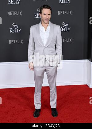 11. November 2025, Hollywoood, Kalifornien, USA: ALESSANDRO NIVOLA nimmt an der Premiere von „Jay Kelly“ in Los Angeles Teil (Foto: © Billy Bennight/ZUMA Press Wire). Nicht für kommerzielle ZWECKE! Stockfoto