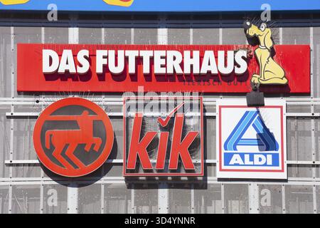 Logos von Futterhaus, Rossmann, KIK und Aldi im Einkaufszentrum Marktkauf, Harburg, Hamburg Stockfoto