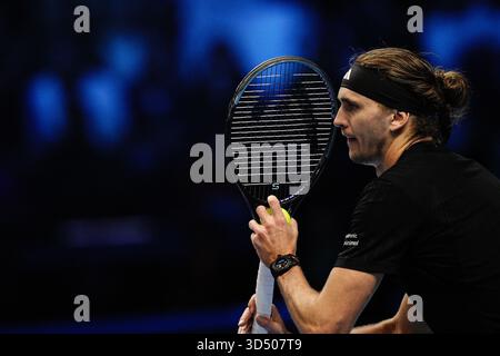 Torino, Italien. November 2025. Der deutsche Alexander Zverev spielt beim Tennis-Einzelspiel der ATP World Tour Finals in der Inalpi Arena in Turin (Italien) am Mittwoch, den 12. November 2025 gegen den Italiener Jannik Sinnerin. Sport - (Foto: Marco Alpozzi/Lapresse) Credit: LaPresse/Alamy Live News Stockfoto