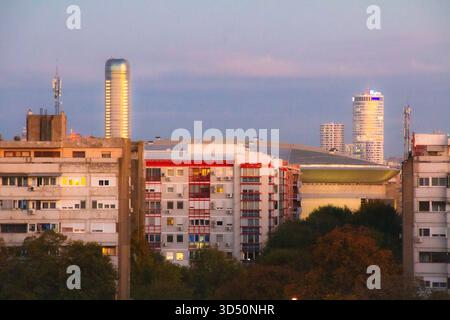 BLICK AUF DEN BELGRADER TURM AM WASSER VOM NEUEN BELGRAD Stockfoto