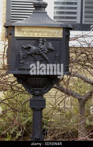 Nahaufnahme eines Postfachs im viktorianischen Stil in Virginia, USA Stockfoto