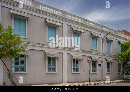 08 20 2009 Vintage altes Gebäude im French Quarter (Weiße Stadt) dieser Gegend ist bekannt für seine unverwechselbare Kolonialarchitektur, französische Kolonie.Puduc Stockfoto