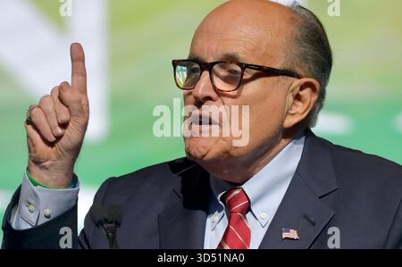 WEST PALM BEACH, FL – 19. DEZEMBER: Der ehemalige Bürgermeister von New York City und Anwalt von Präsident Donald Trump Rudy Giuliani spricht mit seinem New Yorker Ring zur World Series YankeeÕs am 19. Dezember 2019 im Palm Beach County Convention Center in West Palm Beach, Florida, auf dem Wendepunkt USA Student Action Summit 2019 - Tag 1. Personen: Rudy Giuliani Stockfoto