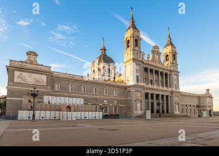 Die Kathedrale Almudena, eine katholische Kathedrale in Madrid, Spanien Stockfoto