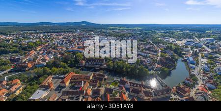 Ein Blick aus der Vogelperspektive auf die mittelfränkische Stadt Lauf an der Pegnitz in der Region Nürnberg Stockfoto