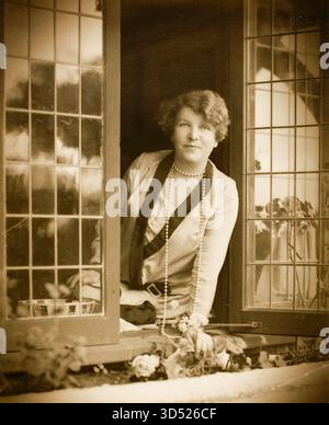 Harold Cazneaux – Ethel Turner – australischer Schriftsteller und Kinderliteraturautor. Profession Turner war eine angesehene und einflussreiche Autorin, die vor allem für ihren ersten und berühmtesten Roman Seven Little Australians bekannt war, der 1894 veröffentlicht wurde. Legacy Seven Little Australians gilt als Klassiker der australischen Kinderliteratur und ist das einzige australische Kinderbuch, das 140 Jahre lang kontinuierlich gedruckt wird. 1870 in Doncaster, England, geboren, zog sie später nach Australien, wo sie 1958 starb. Stockfoto