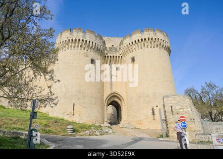 Stadttor mit Zwillingstürmen, Festung Saint-Andre, Gemeinde Villeneuve-les-Avignon, Avignon, Frankreich *** Stadttor mit Zwillingstürmen, Festung Saint Andre, Gemeinde Villeneuve les Avignon, Avignon, Frankreich Stockfoto