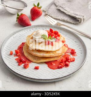 Erdbeer Pfannkuchen Stockfoto