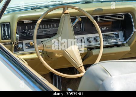 Lelystad, Niederlande, 15.06.2025, Innenausstattung des Oldtimer-Oldtimers Cadillac Eldorado aus dem Jahr 1972 Stockfoto