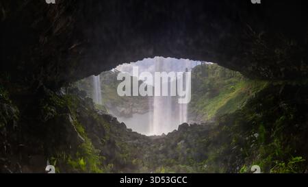 18. März 2025: Der majestätische K50-Wasserfall befindet sich im Naturschutzgebiet Kon Chu Rang, Bezirk K'Bang, nördliche Provinz Gia Lai Stockfoto