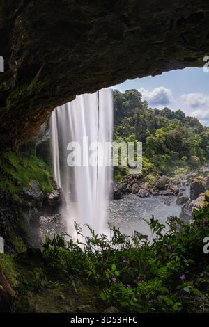 18. März 2025: Der majestätische K50-Wasserfall befindet sich im Naturschutzgebiet Kon Chu Rang, Bezirk K'Bang, nördliche Provinz Gia Lai Stockfoto