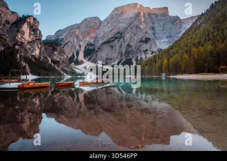 Pragser Wildsee im Dolomítes. italien. Stockfoto