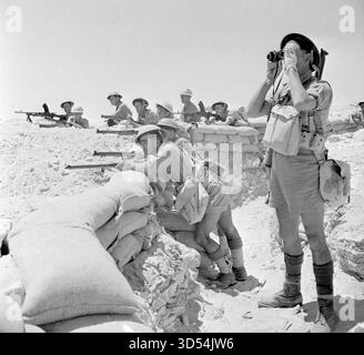 ERSTE SCHLACHT DER britischen Truppen El ALAMEIN IN Sandsackposition bei El Alamein am 17. Juli 1942 Stockfoto