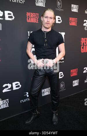 Los Angeles, Kalifornien, USA. November 2025. Besuchen Sie die US-Premiere von „The Perfect Gamble“ im Harmony Gold Theater in Los Angeles, Kalifornien. Quelle: Sheri Determan Stockfoto