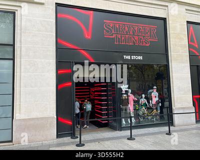 Paris, Frankreich - 18. Oktober 2022: Eingang des Pop-up-Stores für Stranger Things Paris. Stockfoto