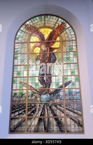 Wunderschönes Erinnerungsfenster für die Piloten der RAF, die an der Schlacht von Großbritannien im Rolls-Royce Heritage Centre in Derby teilgenommen haben Stockfoto