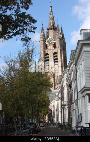 Die Oude Kerke oder Alte Kirche in Delft, Niederlande Stockfoto