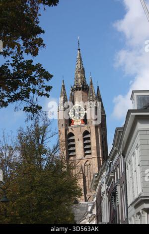 Die Oude Kerke oder Alte Kirche in Delft, Niederlande Stockfoto