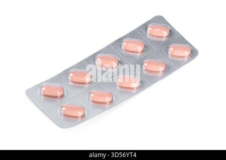 Rosafarbene Tabletten in einer Blisterpackung auf weißem Hintergrund für medizinische Zwecke Stockfoto