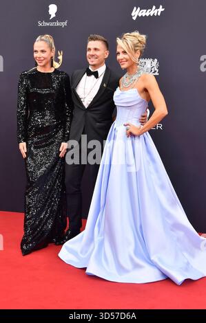Cheyenne Pahde, Gast und Valentina Pahde bei der 77. Bambi-Verleihung 2025 in den Bavaria Filmstudios. München, 13.11.2025 *** Cheyenne Pahde, Gast und Valentina Pahde bei den Bambi Awards 77 2025 in den Bavaria Filmstudios München, 13 11 2025 Foto:XB.xInsingerx/xFuturexImagex bambi 5378 Stockfoto
