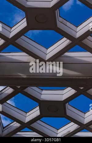 Details zur Architektur und zum Himmel Stockfoto