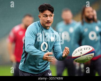 Englands Marcus Smith während des Mannschaftslaufs im Allianz Stadium in London. Bilddatum: Freitag, 14. November 2025. Stockfoto